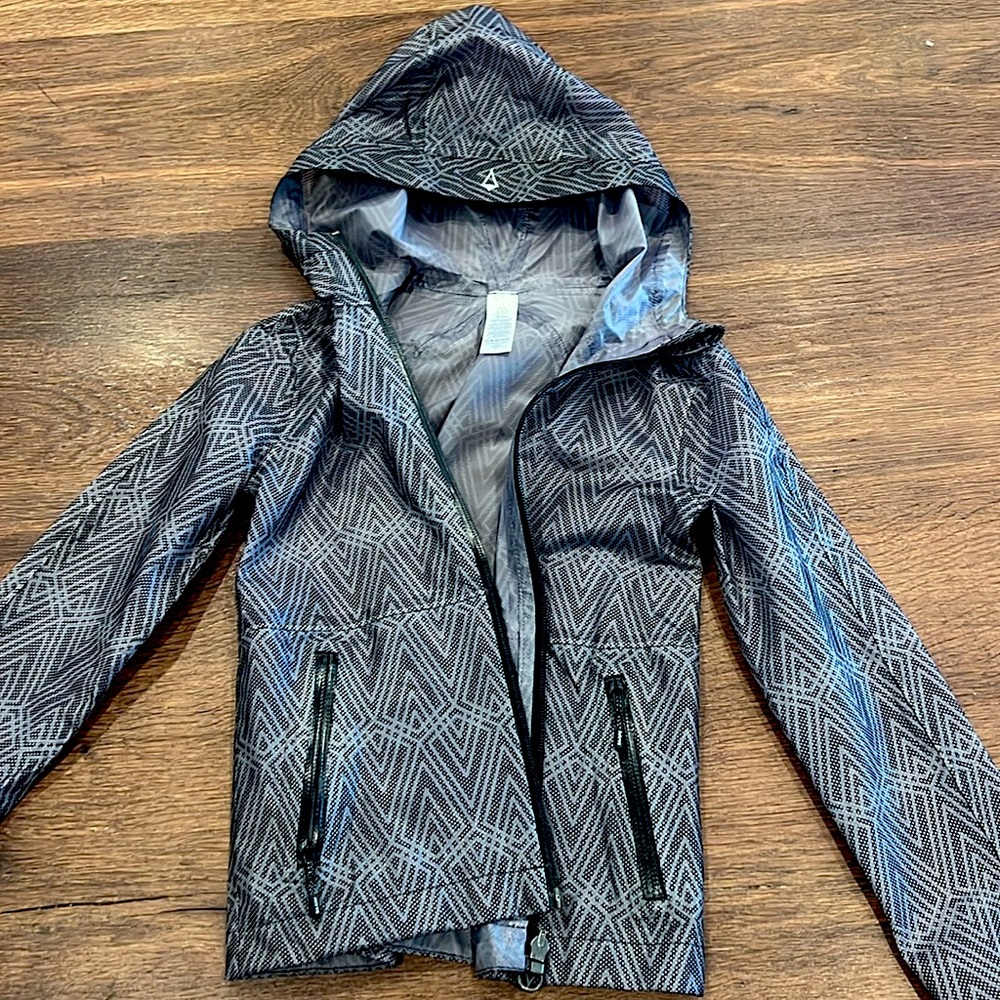 Ivivva rain coat (kids Lululemon). Size 6. Black and grey.